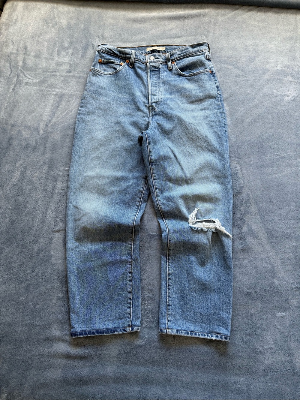 Levi’s blue rib cage straight leg jeans
 with Knee Rip